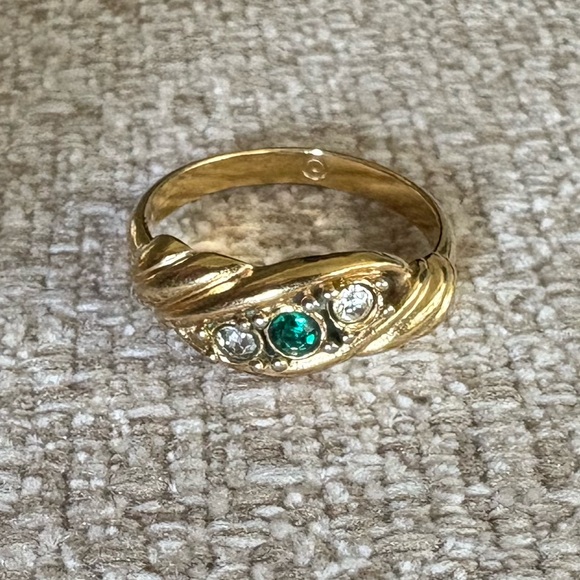 Vintage Jewelry - Women's Goldtone Twist Ring with Green/Clear Stones Sz 6.5